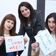 Dunja_Tadić_sa_studenticama