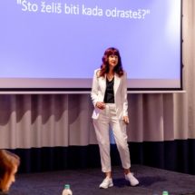 odijelo-i-tenisice-3