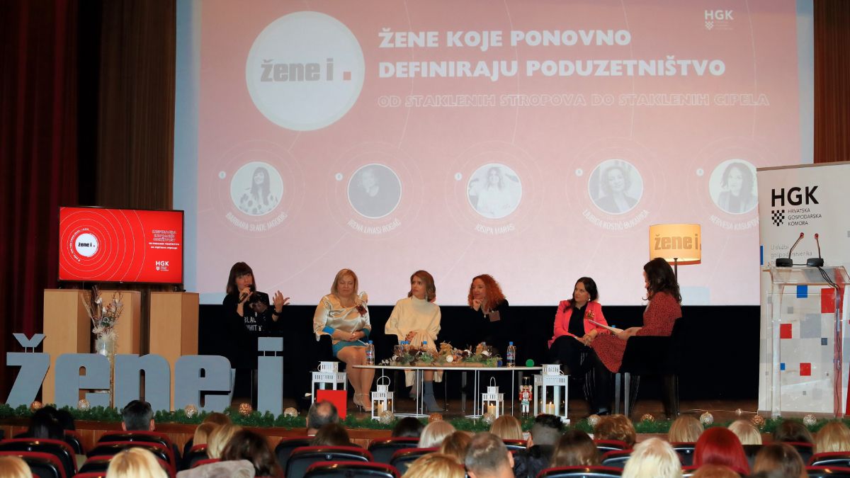 žene i točka konferencija