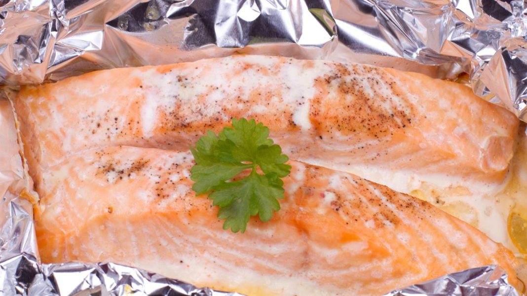 Kako se priprema losos? Jednostavni recepti na tavi, u pećnici i škartocu