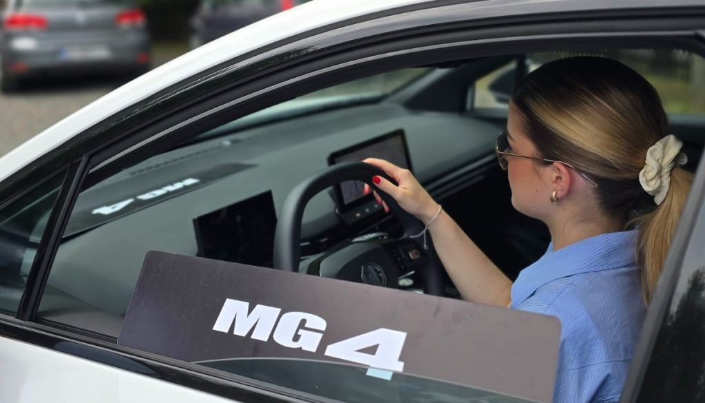 električni auto MG4
