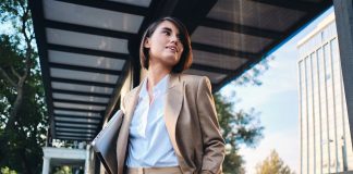 Kako moderna poslovna žena spaja udobnost i profesionalni stil u svakodnevnom radu? kako-moderna-posalovna-zena-spaja-udobnost-i-profesionalni-stil-u-svakodnevnom-radu