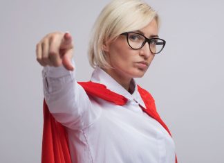 Lakše prolaze one koje ne „talasaju”: Istraživanje o ženama, usponu do liderskih pozicija i pravilima igre žene liderice